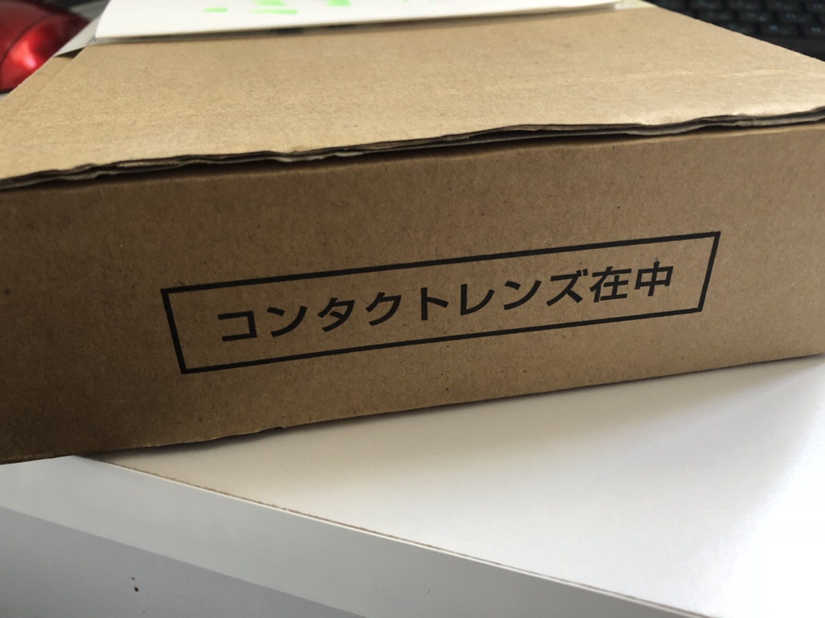 日本アルコンのダンボールで届きました!